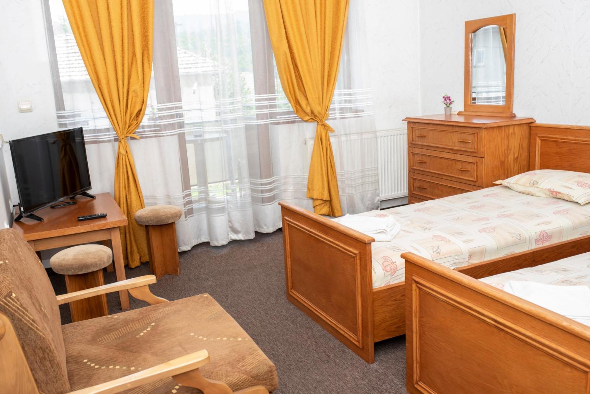 Комплекс Плавис Trjavna Buitenkant foto